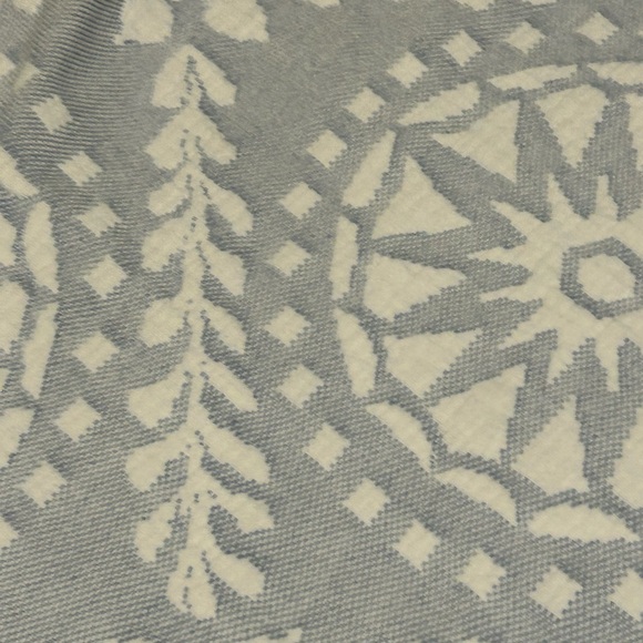 Gray and Cream Patterned Fabric - Picture 4 of 8